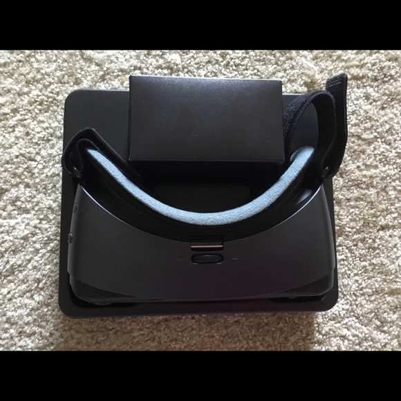 Samsung Gear VR oculus with controller - Picture 4 of 7